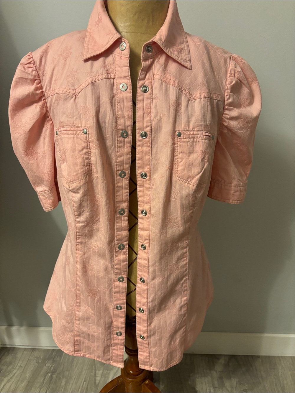 Western Style Guess Pale Pink Puff-Sleeve Button-Down Shirt